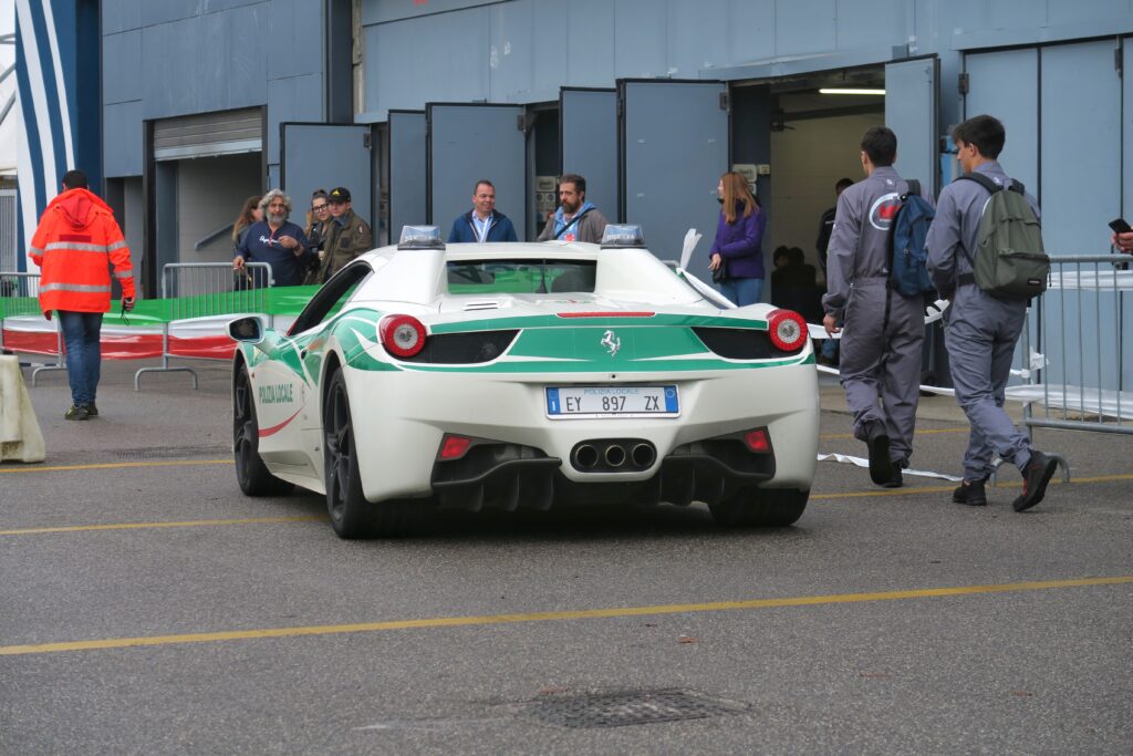 autodromo di monza 6 ruote di speranza Ferrari 458